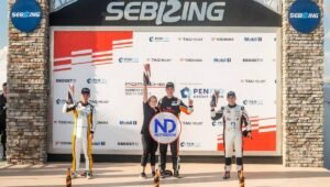 Piloto Jimmy Llibre se destaca en carrera Porshe Cup Florida