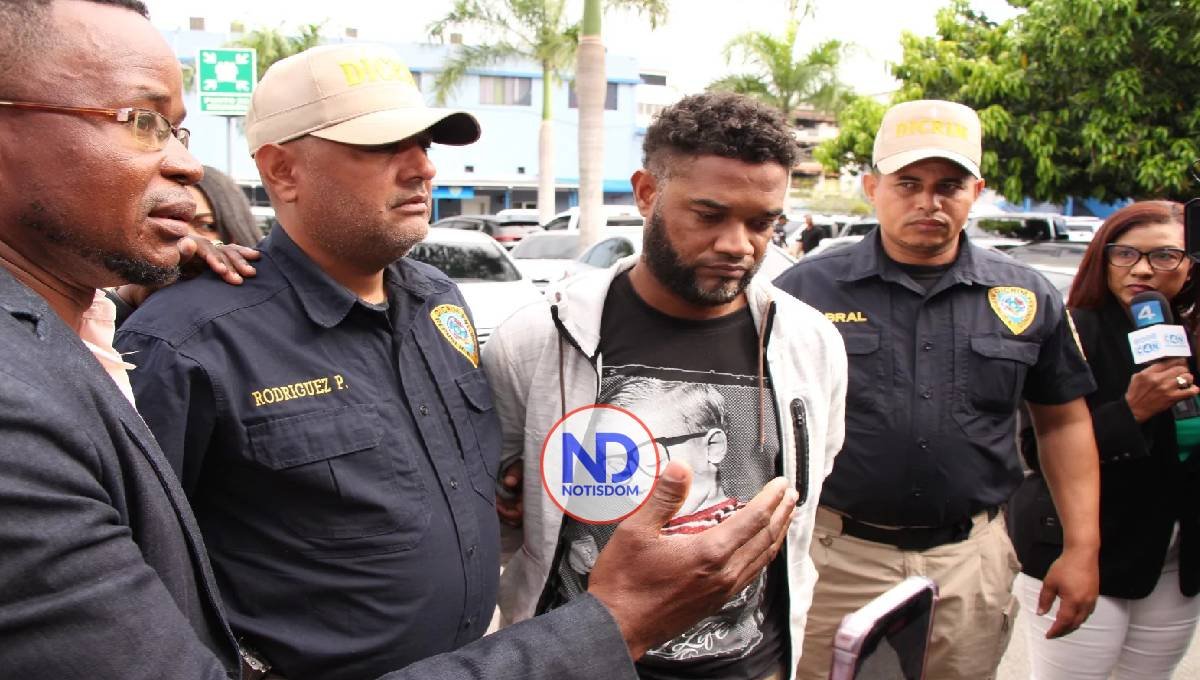 Se entrega oficial PN mató a su pareja y a su suegra en La vega