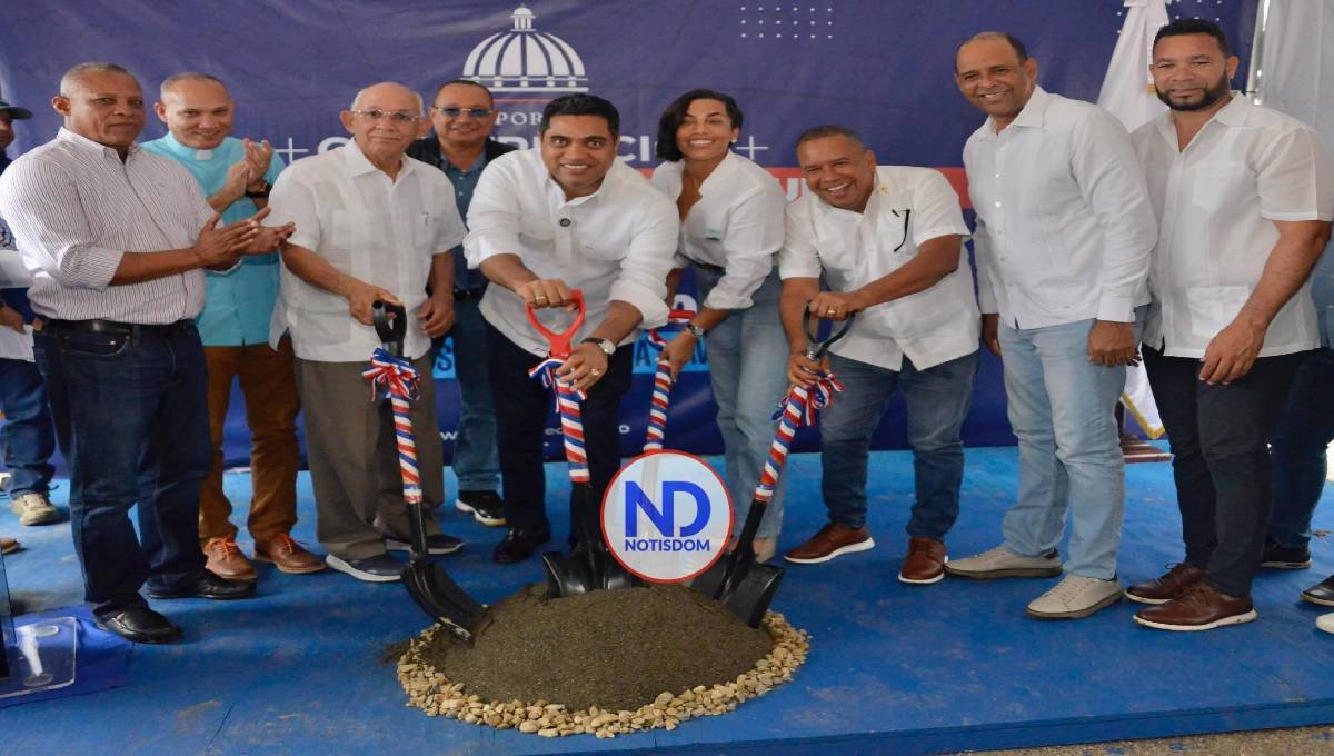 Ministro Kelvin Cruz inicia construcción pley de béisbol en Castañuelas