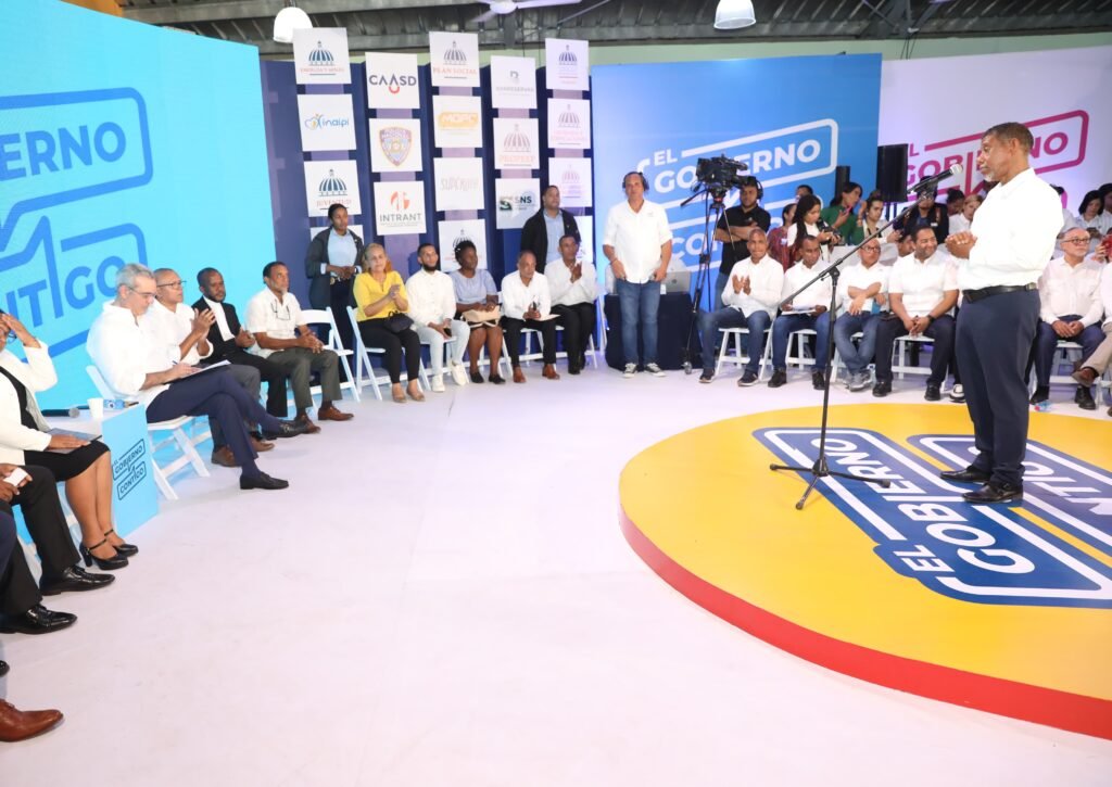 Abinader fortalece inclusión social en «El Gobierno Contigo» 3 LiDERES COMUNITARIOS Abinader fortalece inclusión social en «El Gobierno Contigo»