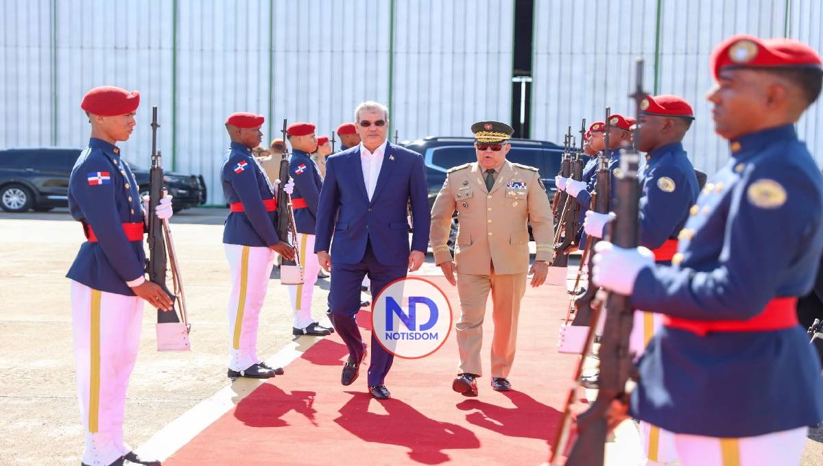 Abinader retira a Báez Aybar y otros 5 generales de la Policía