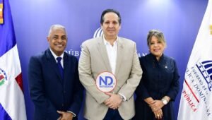 Ministro de Salud, Víctor Atallah, juramenta a dos nuevos viceministros