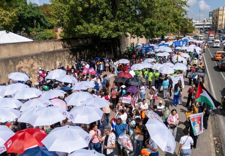 PROHIBICION TOTAL DEL ABORTO Cientos mujeres dominicanas reclamaron justicia y equidad
