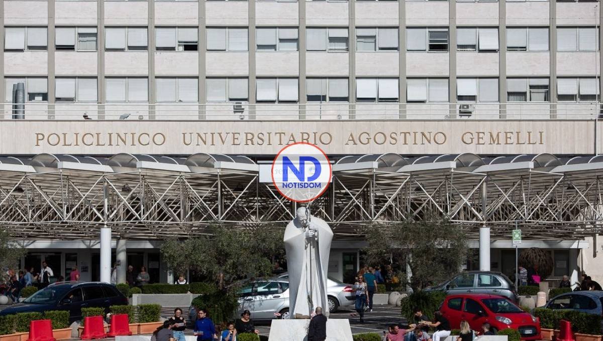 El Papa se encuentra estable en hospital; aún necesita atención