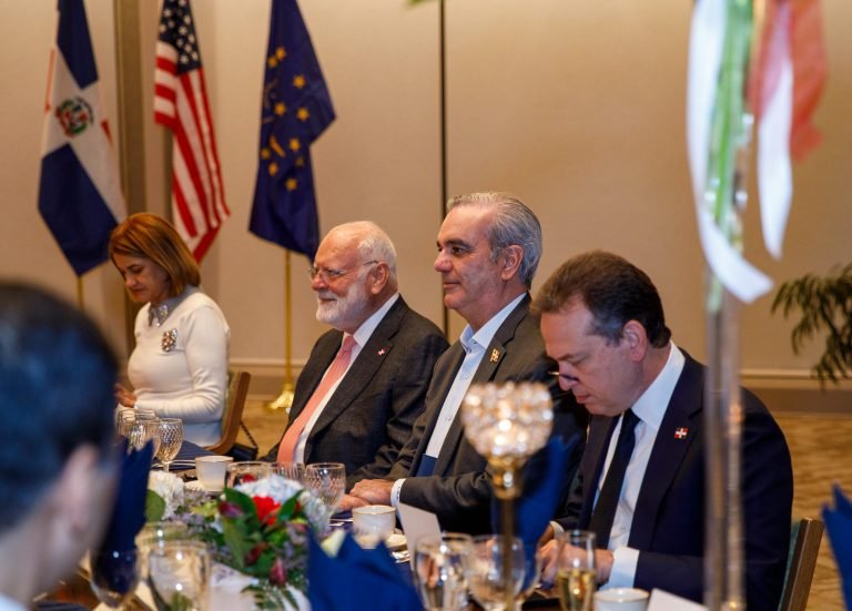 Reunion con empresarios El Presidente Abinader regresa al país tras asistir a cumbre en EE.UU