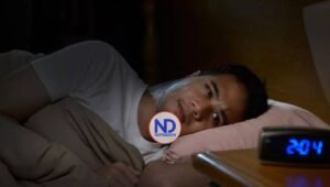 Personas que duermen poco tienden a creer más en teorías de conspiración, según estudio