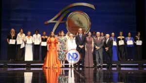 El presidente Luis Abinader reconoce a dieciséis mujeres