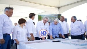 Presidente supervisa trabajos avenida Cirvunvalación de Baní