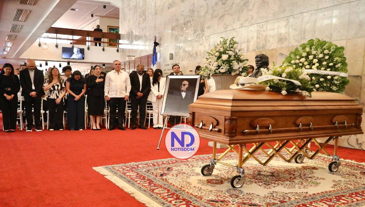 Presidente Abinader y Raquel Arbaje encabezan guardia de honor en funeral de Rubby Pérez