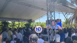 Presidente Abinader asiste al velatorio de gobernadora de Montecristi