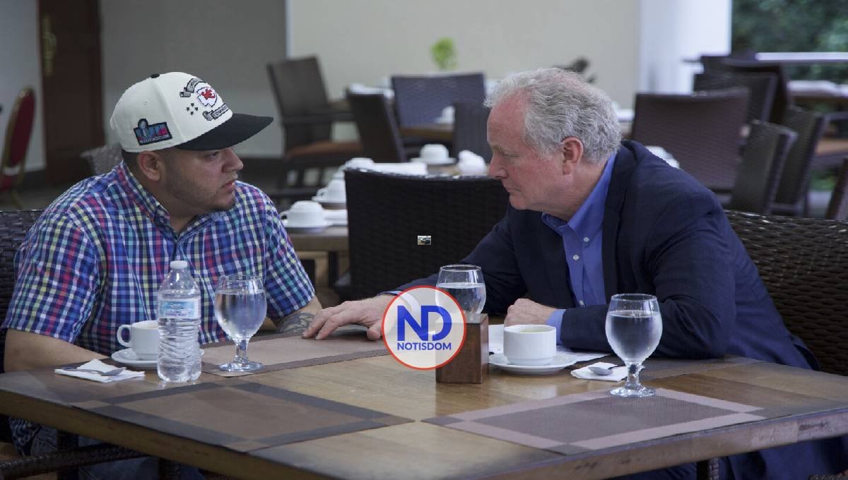 Trump critica senador se reunió con deportado en El Salvador