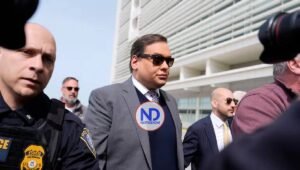 Condenan a siete años de cárcel al polémico excongresista George Santos