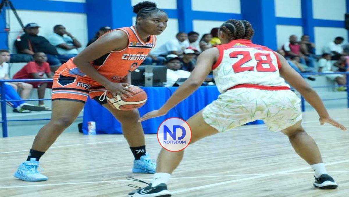 Mauricio Báez eleva invicto en basket superior femenino DN