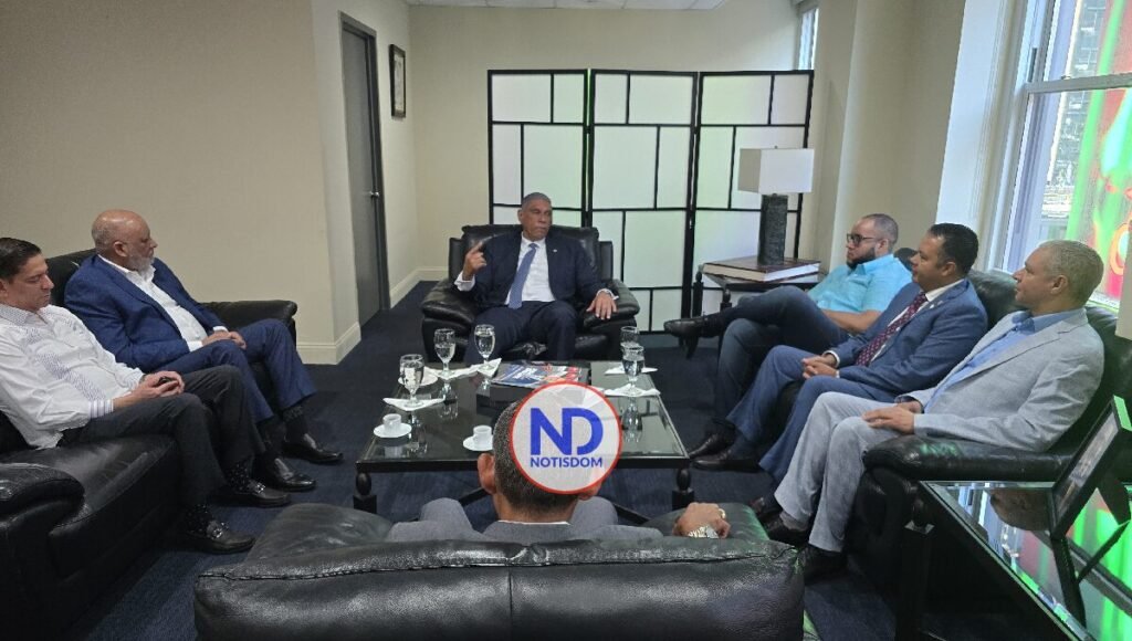 Fulcar se reúne con el Cónsul RD en NY y líderes dominicanos de ultramar 5 NOTISDOM FOTOS PF2025 13 Fulcar se reúne con el Cónsul RD en NY y líderes dominicanos de ultramar