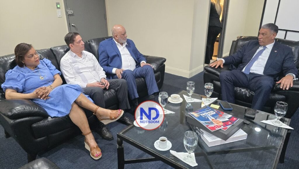 Fulcar se reúne con el Cónsul RD en NY y líderes dominicanos de ultramar 4 NOTISDOM FOTOS PF2025 14 Fulcar se reúne con el Cónsul RD en NY y líderes dominicanos de ultramar