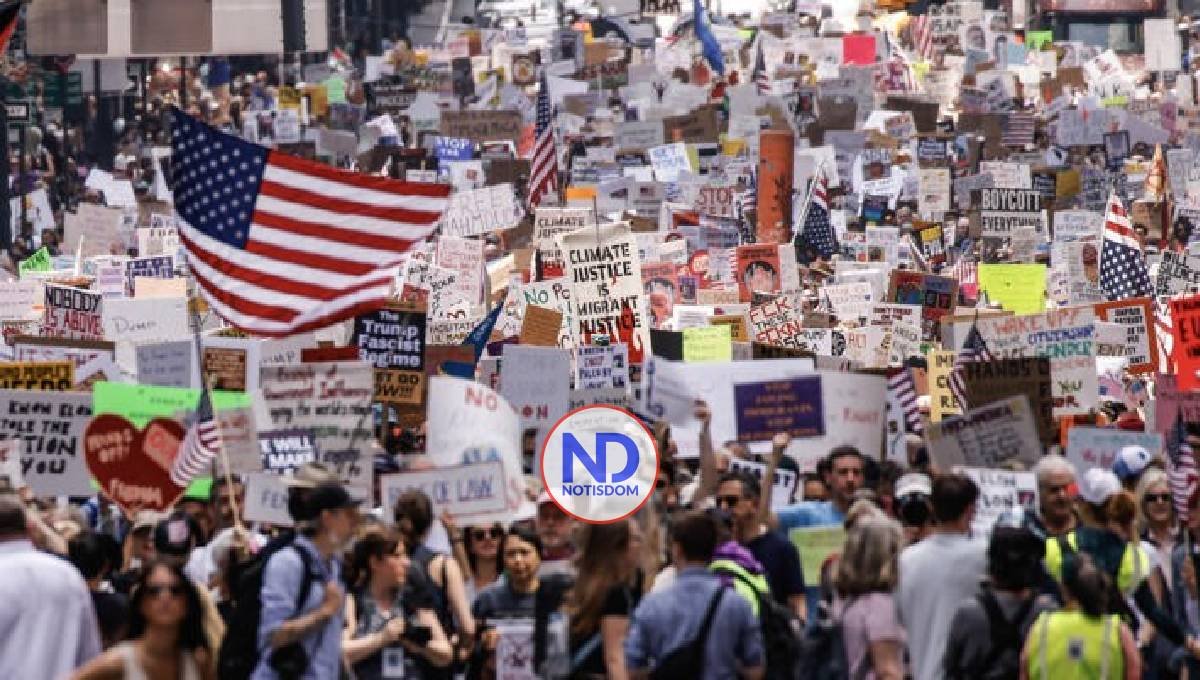Miles salen a protestar contra Trump y sus políticas en NY 2 Miles salen a protestar contra Trump y sus políticas en NY