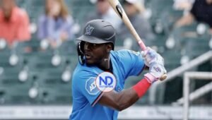 Ronny Simon recibe el llamado al equipo grande por los Marlins