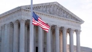 El Supremo de EEUU permite usar la Ley de Enemigos Extranjeros