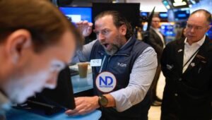 Wall Street cae casi el 6 % en su peor día desde 2020 por terremoto arancelario de Trump