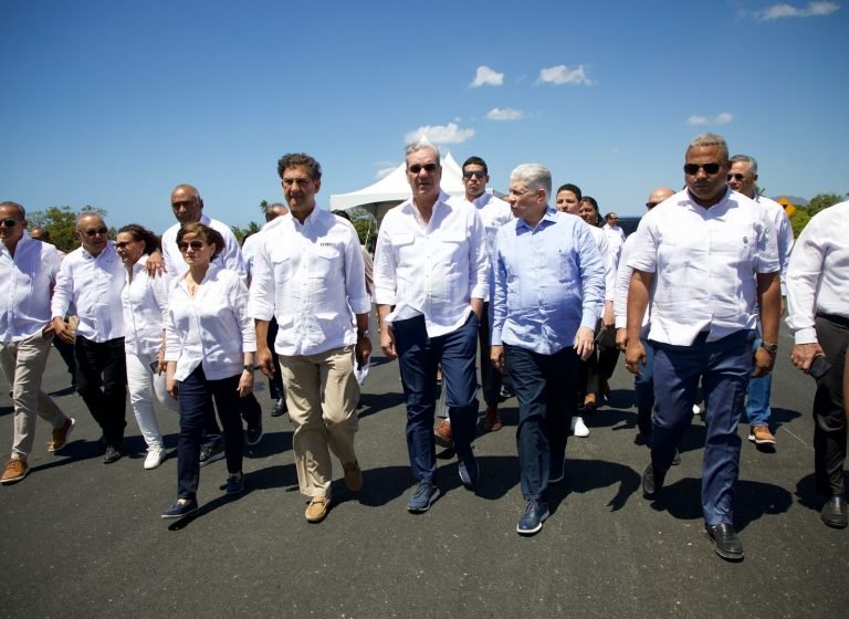 avenida Cirvunvalacion de Bani 1 Presidente supervisa trabajos avenida Cirvunvalación de Baní