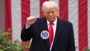 Trump promete reducción «casi total» impuesto de la renta