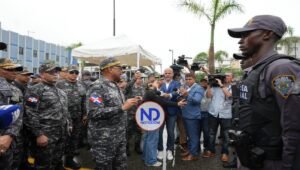 Miles de policías desplegados en RD velan por la seguridad