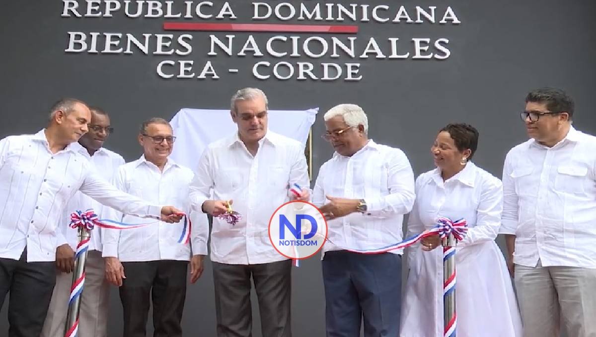 Abinader entrega 800 títulos en Alcarrizos y Santo Domingo Este