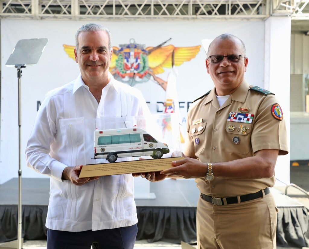 Gobierno crea “Industria Militar Dominicana” para impulsar autosuficiencia en defensa 3 ABINADER Y ONFRE 1 Gobierno crea “Industria Militar Dominicana” para impulsar autosuficiencia en defensa