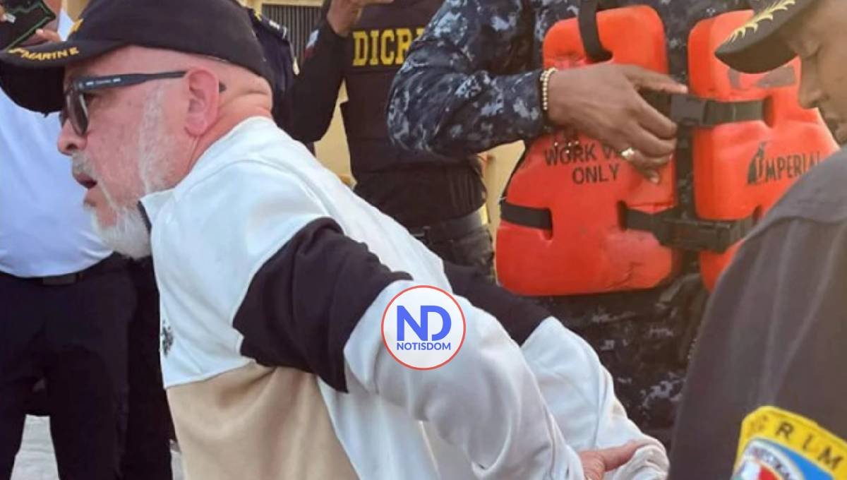 Imponen a Ángel Martínez impedimento de salida y presentación periódica