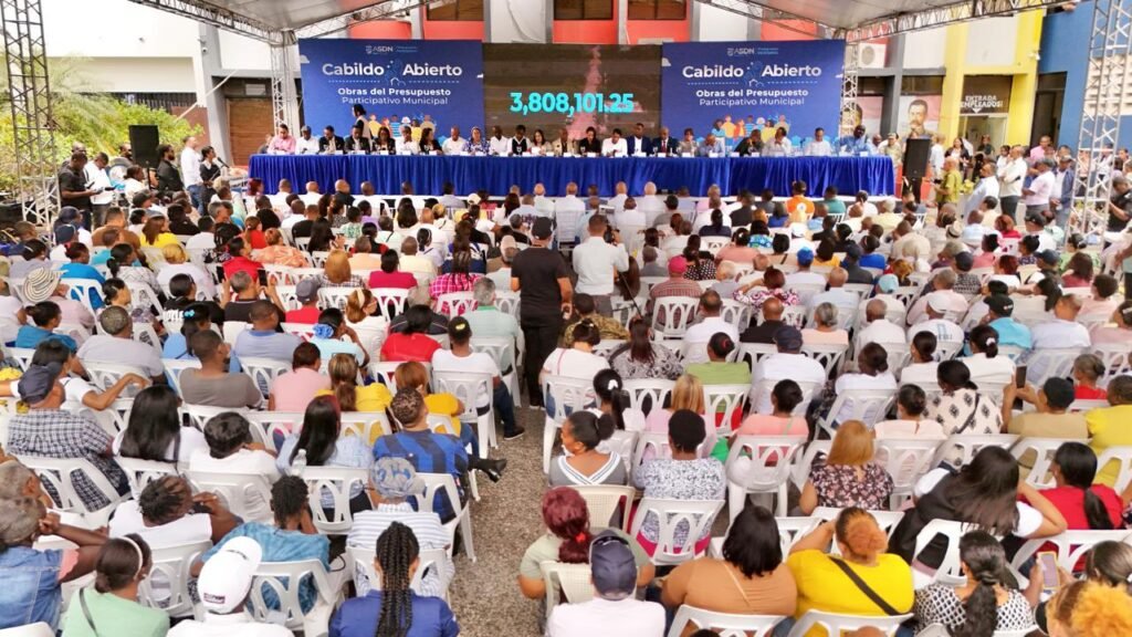 Betty Geronimo acto Alcaldía SDN invertirá RD$100 millones en obras con Presupuesto Municipal 2025