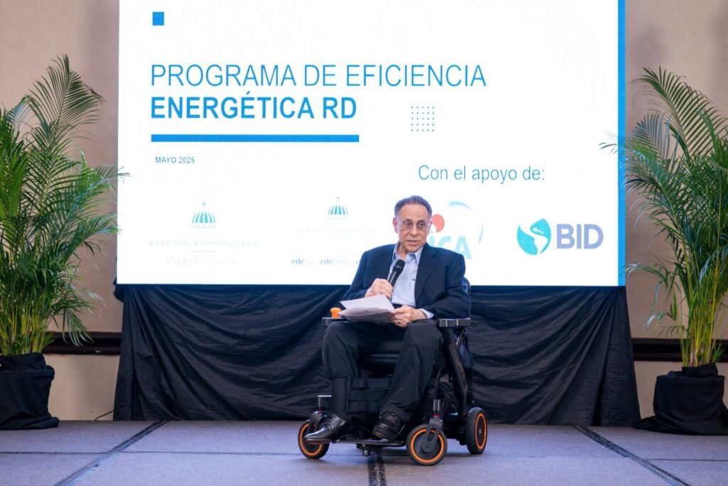 Celso Marranzini 2 Impulsan «Programa Nacional de Eficiencia Energética» para el alumbrado de RD