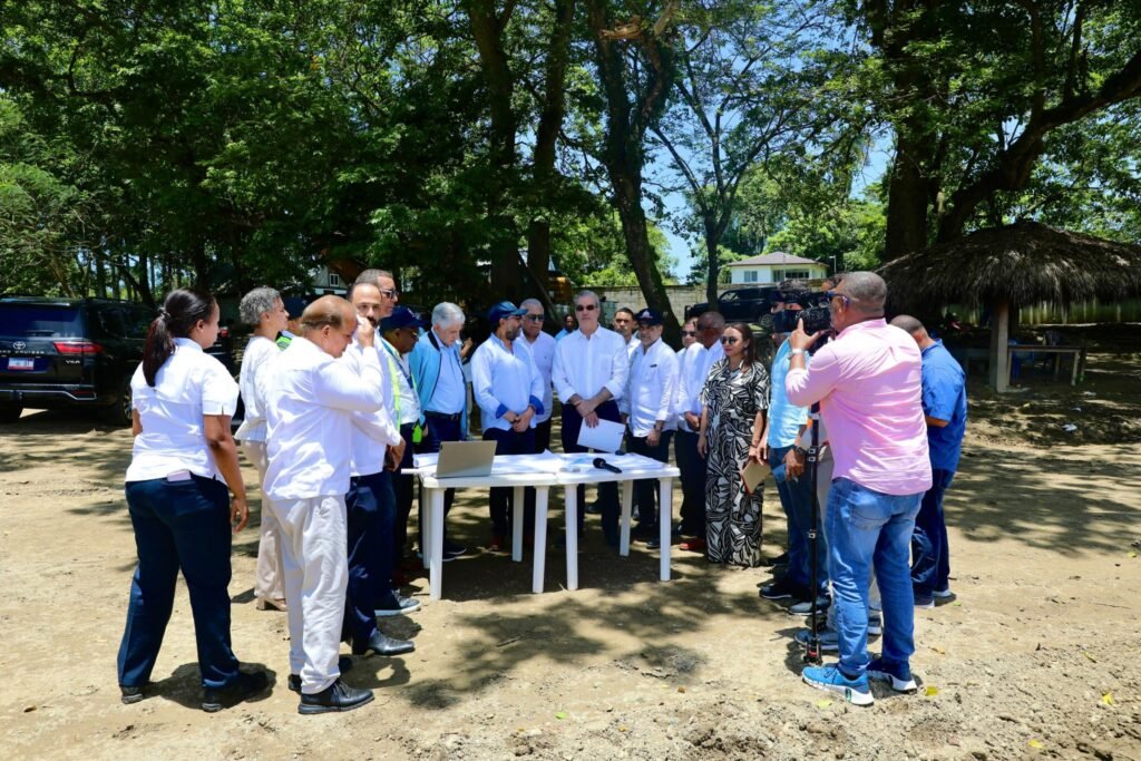 Constata Espaillat y Puerto ABINADER 4 Abinader se reúne con comunitarios y autoridades de Espaillat y Puerto Plata
