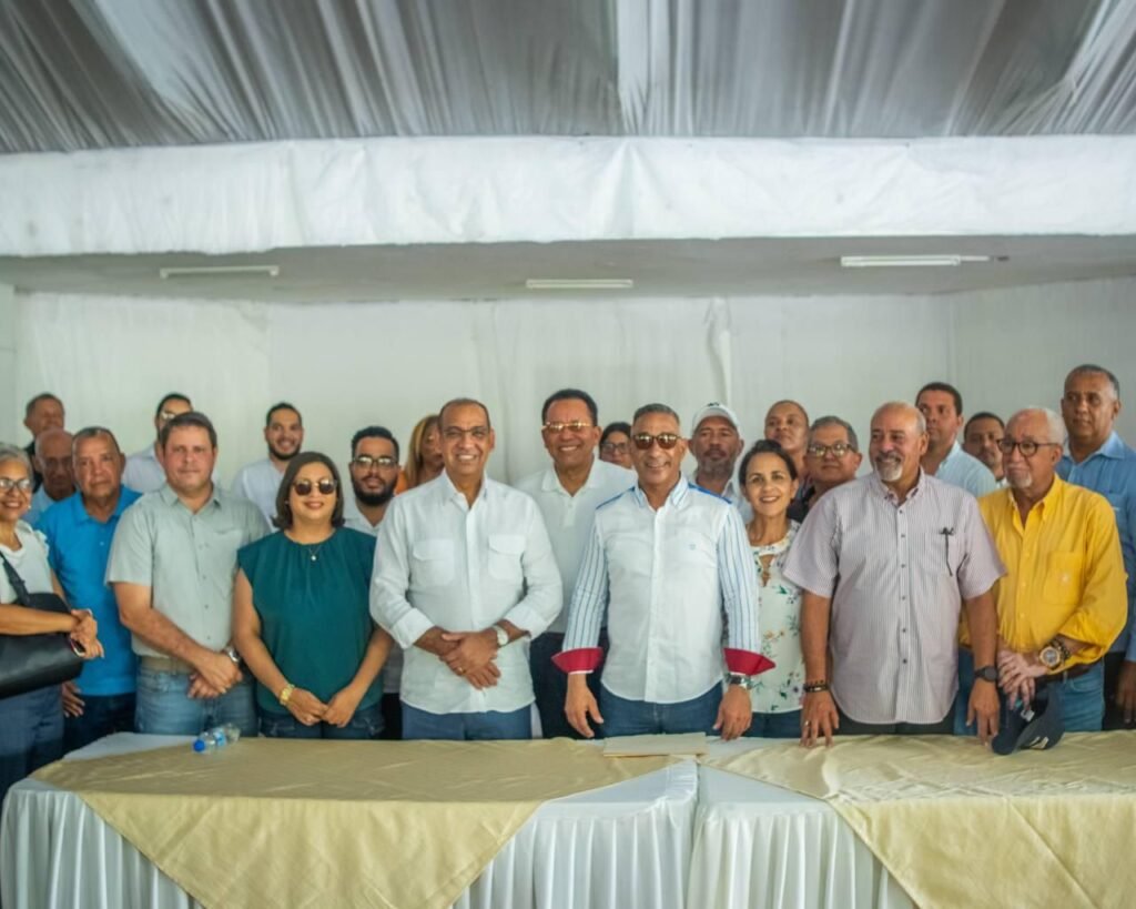 Deligne Ascencion Burgos y otras personalidades Deligne Ascención destaca récords históricos de empleos y formalidad laboral en RD