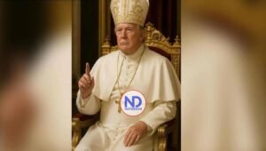 Trump genera críticas por imagen de sí mismo como papa