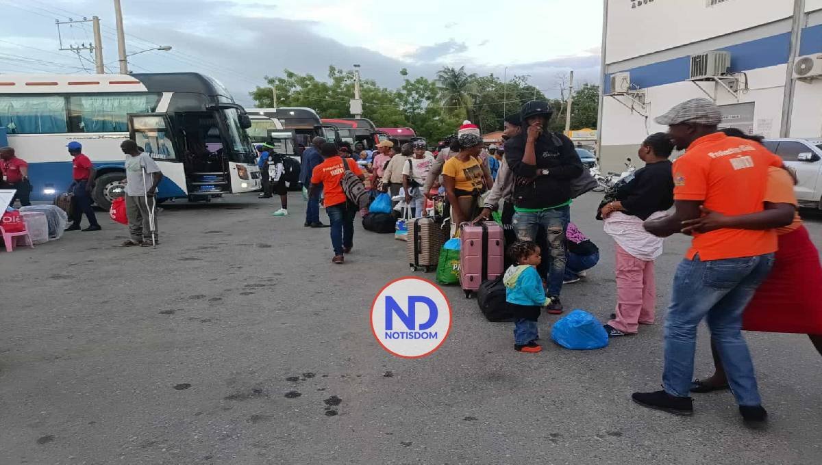 Haití instala centros médicos para atender repatriados por RD