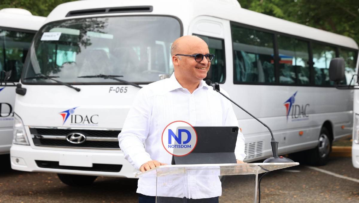 IDAC entrega autobuses para transporte de servidores