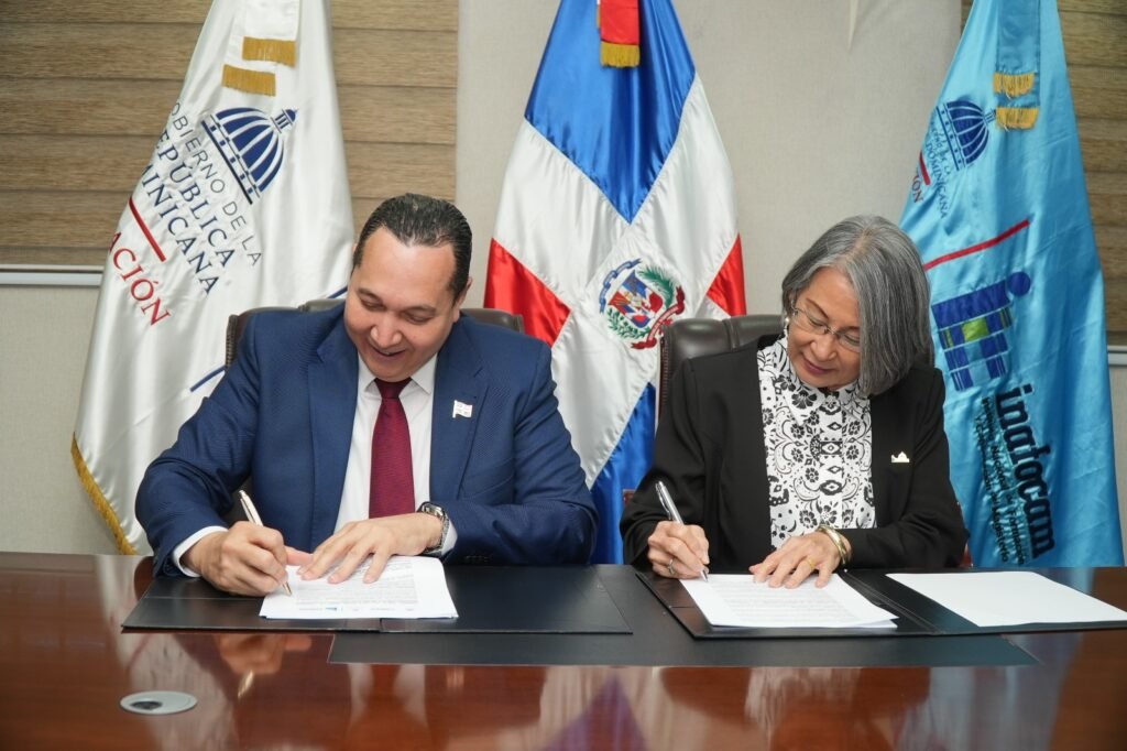 El Inafocam y el Ideice firman convenio para impulsar la calidad 3 Jesus Antonio Andujar y Siullin Joa Leon Clara 1 El Inafocam y el Ideice firman convenio para impulsar la calidad