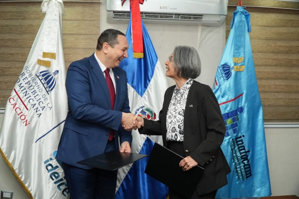 El Inafocam y el Ideice firman convenio para impulsar la calidad 4 Jesus Antonio Andujar y Siullin Joa Leon Clara El Inafocam y el Ideice firman convenio para impulsar la calidad