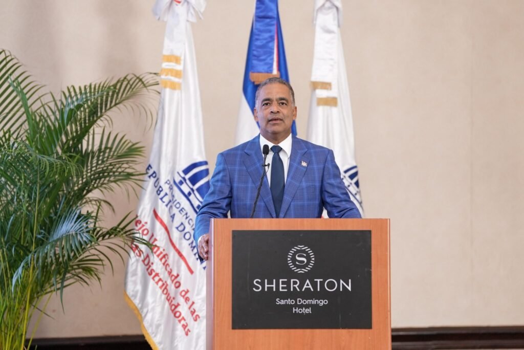 Joel Santos 41 Impulsan «Programa Nacional de Eficiencia Energética» para el alumbrado de RD