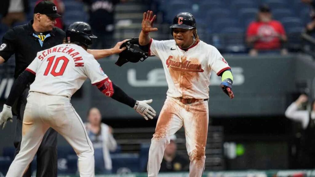 Jose Ramirez alcanzo la marca el jueves en la decima entrada de una victoria por 4 3 contra Twins. AP José Ramírez alcanza los 250 jonrones y 250 bases robadas