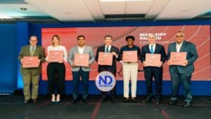 Presentan libro recoge mejores momentos carrera de Paulino