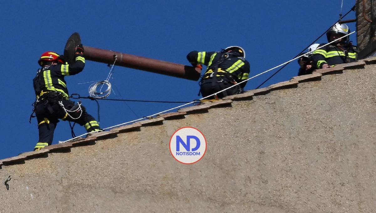 Se instala la chimenea en la Capilla Sixtina para el cónclave
