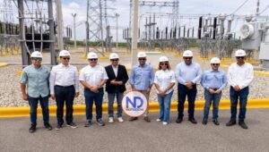 Ministro Santos y La Camera realizan recorrido Parque Solar Girasol