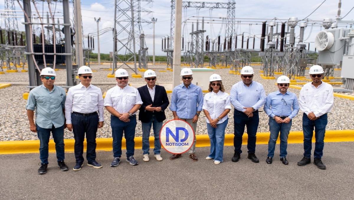 Ministro Santos y La Camera realizan recorrido Parque Solar Girasol