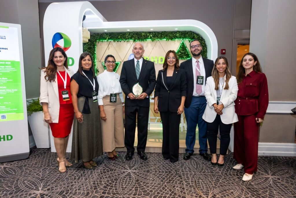 RECONOCIMIENTO BHD Reconocen al Banco BHD con II Premio Innovación e Impacto a la Sostenibilidad