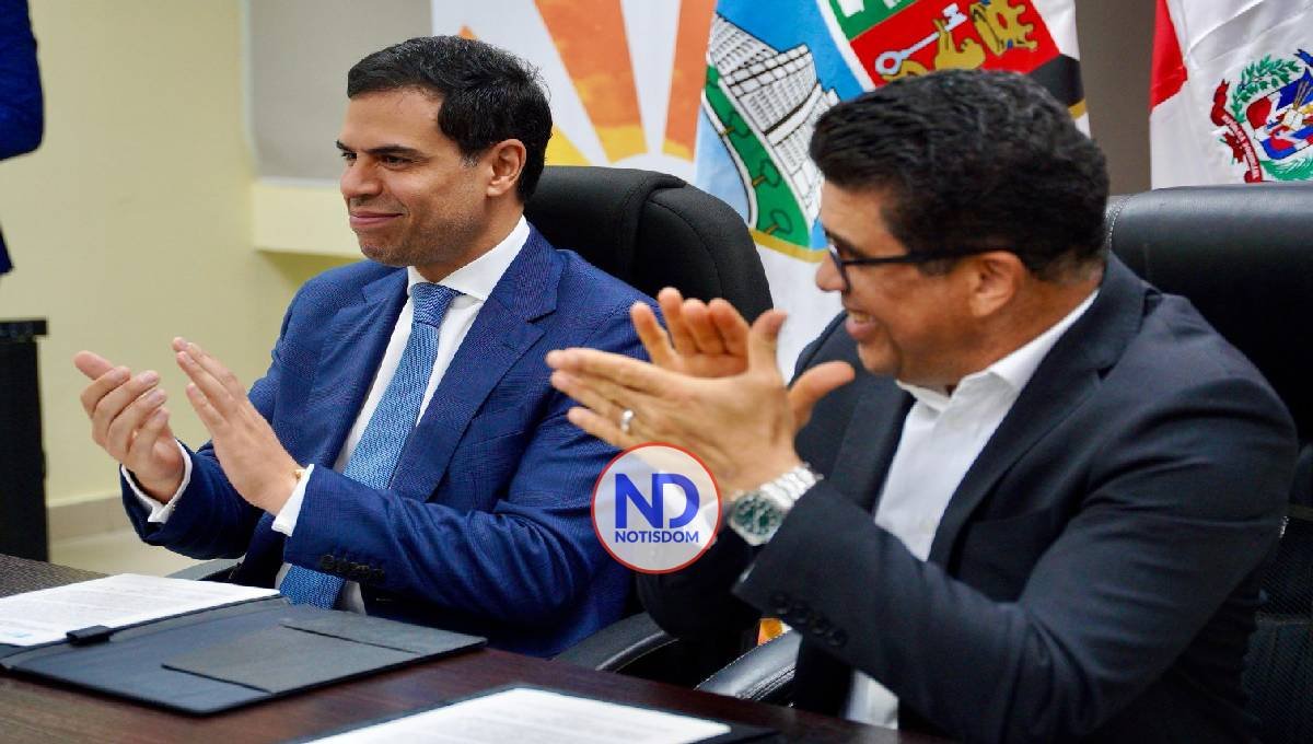 Roberto Ángel y Dío Astacio firman acuerdo para abrir escuela de música en SDE