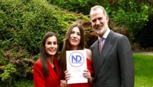 La infanta Sofía se gradúa en Gales arropada por los reyes Felipe y Letizia