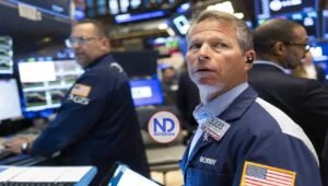 Wall Street cae después de que Trump amenazara con aranceles a la Unión Europea y a Apple