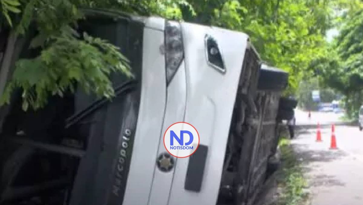 Al menos 30 personas heridas tras volcarse autobús de pasajeros