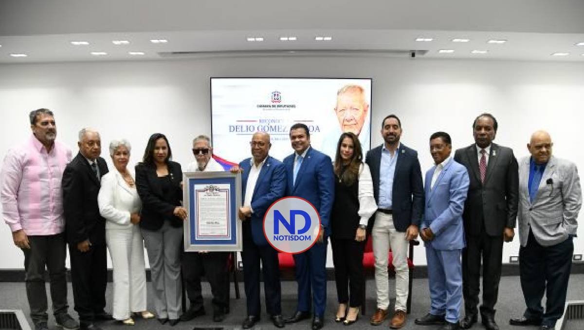 Cámara de Diputados entrega reconocimiento a Delio Gómez